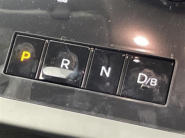 セレナ ｅ－パワー　ハイウェイスターＶ　登録済未使用車　純正１２．３型ナビ　全周囲カメラ　プロパイロット　ＥＴＣ２．０　純正前後ドラレコ　電子ミラー　ＢＳＭ　両側電動スライドドア　アダプティブＬＥＤライト　衝突被害軽減ブレーキ　禁煙（19枚目）