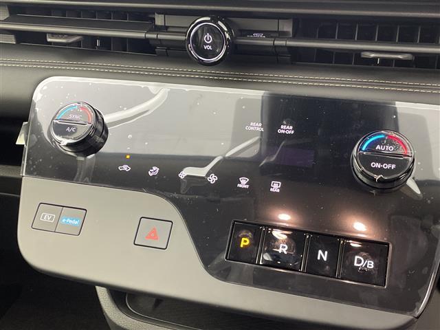 セレナ ｅ－パワー　ハイウェイスターＶ　登録済未使用車　純正１２．３型ナビ　全周囲カメラ　プロパイロット　ＥＴＣ２．０　純正前後ドラレコ　電子ミラー　ＢＳＭ　両側電動スライドドア　アダプティブＬＥＤライト　衝突被害軽減ブレーキ　禁煙（20枚目）