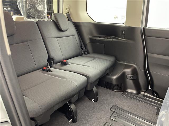 セレナ ｅ－パワー　ハイウェイスターＶ　登録済未使用車　純正１２．３型ナビ　全周囲カメラ　プロパイロット　ＥＴＣ２．０　純正前後ドラレコ　電子ミラー　ＢＳＭ　両側電動スライドドア　アダプティブＬＥＤライト　衝突被害軽減ブレーキ　禁煙（28枚目）