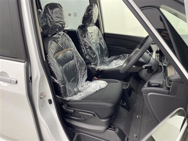 セレナ ｅ－パワー　ハイウェイスターＶ　登録済未使用車　純正１２．３型ナビ　全周囲カメラ　プロパイロット　ＥＴＣ２．０　純正前後ドラレコ　電子ミラー　ＢＳＭ　両側電動スライドドア　アダプティブＬＥＤライト　衝突被害軽減ブレーキ　禁煙（32枚目）