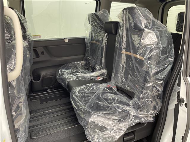 セレナ ｅ－パワー　ハイウェイスターＶ　登録済未使用車　純正１２．３型ナビ　全周囲カメラ　プロパイロット　ＥＴＣ２．０　純正前後ドラレコ　電子ミラー　ＢＳＭ　両側電動スライドドア　アダプティブＬＥＤライト　衝突被害軽減ブレーキ　禁煙（33枚目）