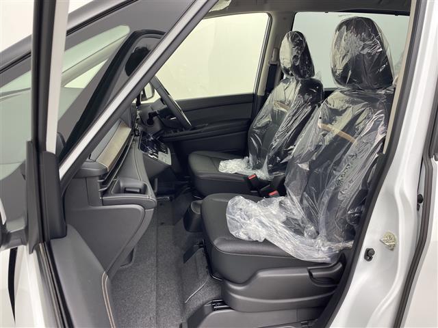 セレナ ｅ－パワー　ハイウェイスターＶ　登録済未使用車　純正１２．３型ナビ　全周囲カメラ　プロパイロット　ＥＴＣ２．０　純正前後ドラレコ　電子ミラー　ＢＳＭ　両側電動スライドドア　アダプティブＬＥＤライト　衝突被害軽減ブレーキ　禁煙（37枚目）