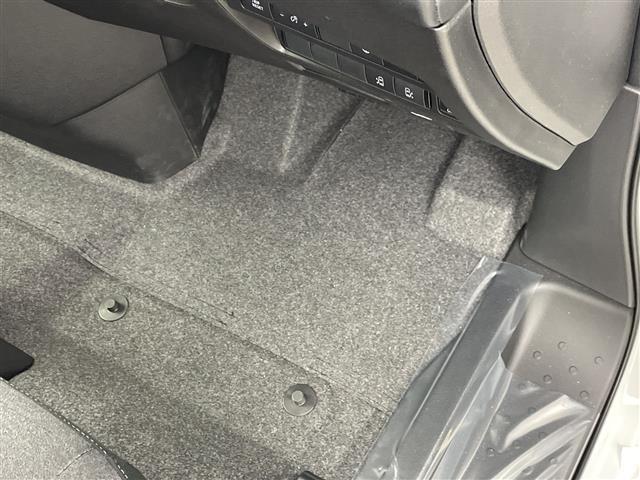 セレナ ｅ－パワー　ハイウェイスターＶ　登録済未使用車　純正１２．３型ナビ　全周囲カメラ　プロパイロット　ＥＴＣ２．０　純正前後ドラレコ　電子ミラー　ＢＳＭ　両側電動スライドドア　アダプティブＬＥＤライト　衝突被害軽減ブレーキ　禁煙（42枚目）