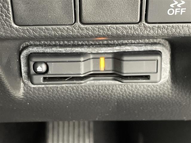 ステップワゴン ｅ：ＨＥＶスパーダ　純正９型ナビ　１５．６型フリップダウンモニター　フルセグＴＶ　ドラレコ　ビルトインＥＴＣ　パワーバックドア　ＢＳＭ　シートヒーター　電動パワースライドドア　ハーフレザー　ＡＣＣ　ＬＫＡＳ　ＬＥＤ　禁煙（6枚目）