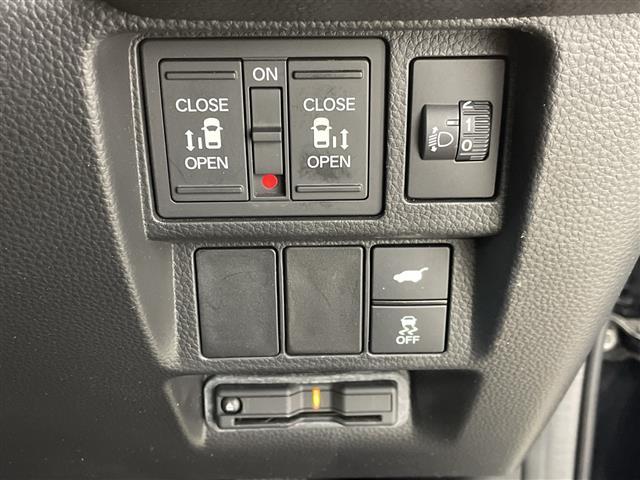 ステップワゴン ｅ：ＨＥＶスパーダ　純正９型ナビ　１５．６型フリップダウンモニター　フルセグＴＶ　ドラレコ　ビルトインＥＴＣ　パワーバックドア　ＢＳＭ　シートヒーター　電動パワースライドドア　ハーフレザー　ＡＣＣ　ＬＫＡＳ　ＬＥＤ　禁煙（9枚目）