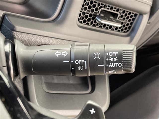 ステップワゴン ｅ：ＨＥＶスパーダ　純正９型ナビ　１５．６型フリップダウンモニター　フルセグＴＶ　ドラレコ　ビルトインＥＴＣ　パワーバックドア　ＢＳＭ　シートヒーター　電動パワースライドドア　ハーフレザー　ＡＣＣ　ＬＫＡＳ　ＬＥＤ　禁煙（12枚目）