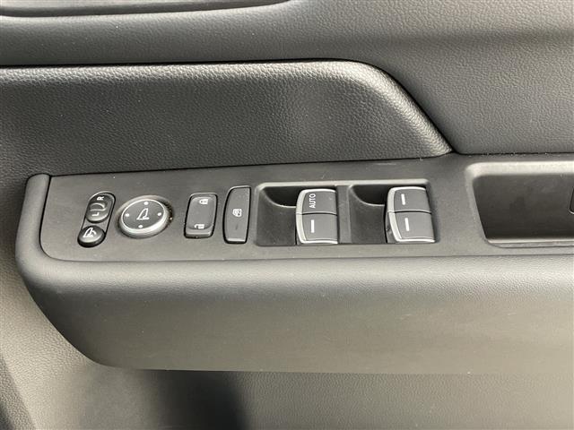 ステップワゴン ｅ：ＨＥＶスパーダ　純正９型ナビ　１５．６型フリップダウンモニター　フルセグＴＶ　ドラレコ　ビルトインＥＴＣ　パワーバックドア　ＢＳＭ　シートヒーター　電動パワースライドドア　ハーフレザー　ＡＣＣ　ＬＫＡＳ　ＬＥＤ　禁煙（30枚目）