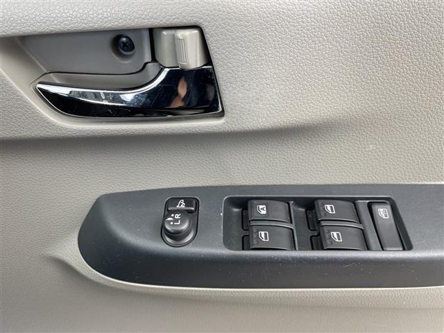 ミライース Ｘ　スマートセレクションＳＡ　純正ナビ　フルセグＴＶ　Ｂｌｕｅｔｏｏｔｈ接続　電動格納ミラー　ヘッドライトレベライザー　ＨＩＤ　純正アルミホイール　ＡＢＳ　衝突被害軽減システム　ＶＳＣ　アイドリングストップ　エアコン　リモコンキー（16枚目）