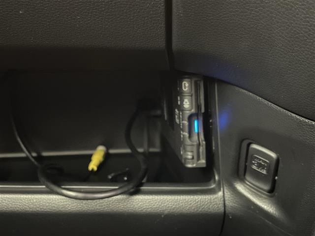 Ｎ－ＯＮＥ プレミアム　ツアラー　純正ＳＤナビ　クルーズコントロール　バックカメラ　社外ドラレコ　社外アルミホイール　ＥＴＣ　純正フロアマット　プッシュスタート　ワンセグ　オートライト　ＨＩＤヘッドライト　衝突被害軽減　禁煙車（4枚目）