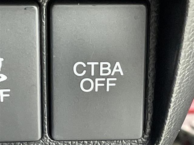 Ｎ－ＯＮＥ プレミアム　ツアラー　純正ＳＤナビ　クルーズコントロール　バックカメラ　社外ドラレコ　社外アルミホイール　ＥＴＣ　純正フロアマット　プッシュスタート　ワンセグ　オートライト　ＨＩＤヘッドライト　衝突被害軽減　禁煙車（7枚目）