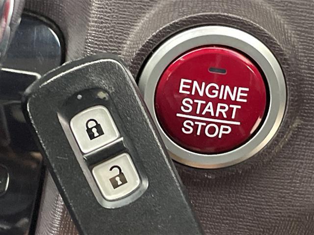 Ｎ－ＯＮＥ プレミアム　ツアラー　純正ＳＤナビ　クルーズコントロール　バックカメラ　社外ドラレコ　社外アルミホイール　ＥＴＣ　純正フロアマット　プッシュスタート　ワンセグ　オートライト　ＨＩＤヘッドライト　衝突被害軽減　禁煙車（11枚目）