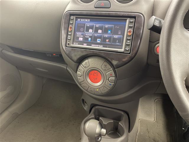 マーチ ボレロ　純正ナビ　Ｂｌｕｅｔｏｏｔｈ　バックカメラ　ＥＴＣ　オートエアコン　スマートキー　プッシュスタート　純正１４インチＡＷ　純正フロアマット　パワーウィンドウ　アイドリングストップ　横滑り防止装置　禁煙車（7枚目）