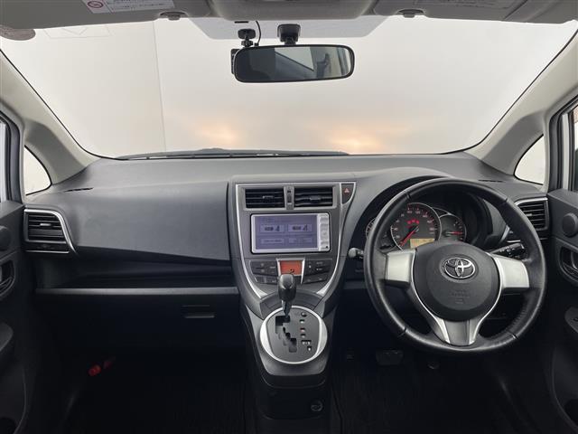 ラクティス Ｇ　純正ナビ　バックカメラ　ワンセグＴＶ　ドラレコ　オートライト　プッシュスタートボタン　スマートキー　オートエアコン　純正フロアマット　横滑り防止装置　電動格納ミラー　ヘッドライトリベライザー　禁煙車（2枚目）