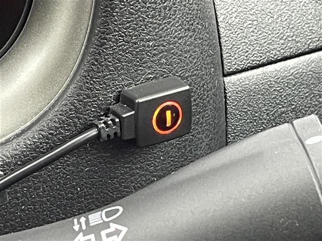 マーチ １２Ｘ　３０ｔｈハピネス　純正ナビ　前後ドライブレコーダー　プッシュスタートボタン　スマートキー　急発進防止装置　アイドリングストップ　電動格納ミラー　純正フロアマット　エアコン　取扱説明書　保証書　横滑り防止装置　禁煙車（16枚目）