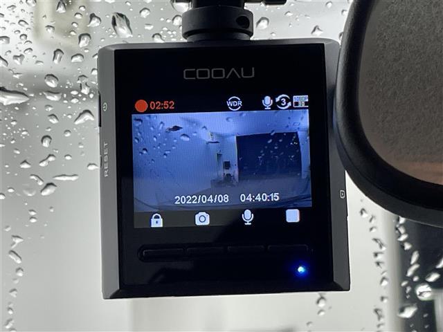 マーチ １２Ｘ　３０ｔｈハピネス　純正ナビ　前後ドライブレコーダー　プッシュスタートボタン　スマートキー　急発進防止装置　アイドリングストップ　電動格納ミラー　純正フロアマット　エアコン　取扱説明書　保証書　横滑り防止装置　禁煙車（18枚目）