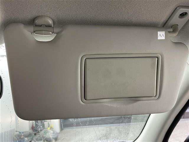 マーチ １２Ｘ　３０ｔｈハピネス　純正ナビ　前後ドライブレコーダー　プッシュスタートボタン　スマートキー　急発進防止装置　アイドリングストップ　電動格納ミラー　純正フロアマット　エアコン　取扱説明書　保証書　横滑り防止装置　禁煙車（21枚目）