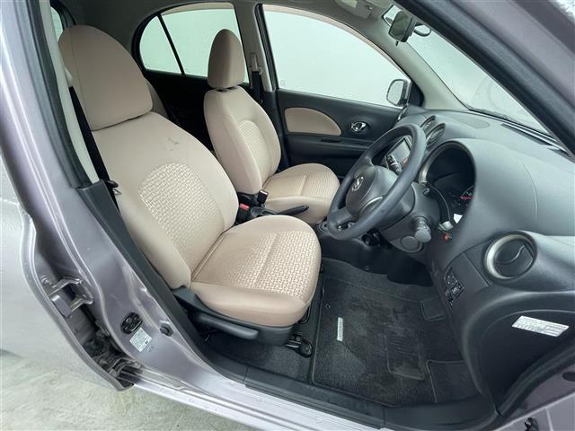 マーチ １２Ｘ　３０ｔｈハピネス　純正ナビ　前後ドライブレコーダー　プッシュスタートボタン　スマートキー　急発進防止装置　アイドリングストップ　電動格納ミラー　純正フロアマット　エアコン　取扱説明書　保証書　横滑り防止装置　禁煙車（31枚目）