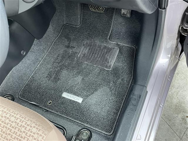 マーチ １２Ｘ　３０ｔｈハピネス　純正ナビ　前後ドライブレコーダー　プッシュスタートボタン　スマートキー　急発進防止装置　アイドリングストップ　電動格納ミラー　純正フロアマット　エアコン　取扱説明書　保証書　横滑り防止装置　禁煙車（42枚目）