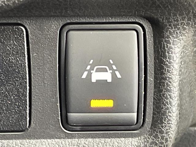 ノート ｅ－パワー　Ｘ　純正ナビ　フルセグＴＶ　電子ミラー　全方位カメラ　ＥＴＣ　衝突被害軽減システム　ステアリングスイッチ　スマートキー　スペアキー　プッシュスタート　オートライト　ＬＥＤライト　電格ミラー　禁煙車（8枚目）