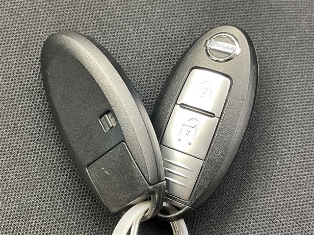 ノート ｅ－パワー　Ｘ　純正ナビ　フルセグＴＶ　電子ミラー　全方位カメラ　ＥＴＣ　衝突被害軽減システム　ステアリングスイッチ　スマートキー　スペアキー　プッシュスタート　オートライト　ＬＥＤライト　電格ミラー　禁煙車（12枚目）