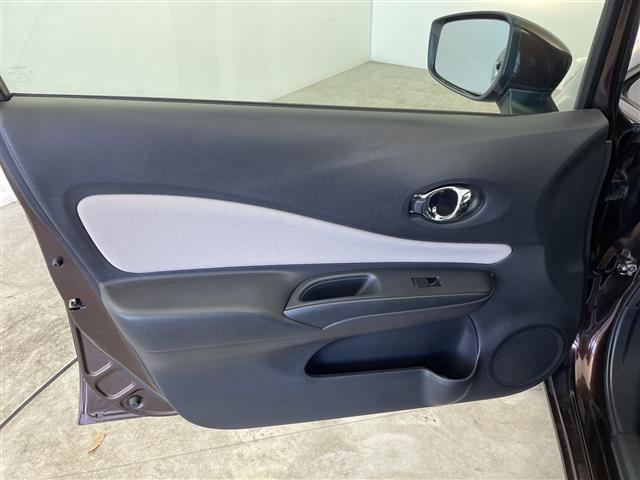 ノート ｅ－パワー　Ｘ　純正ナビ　フルセグＴＶ　電子ミラー　全方位カメラ　ＥＴＣ　衝突被害軽減システム　ステアリングスイッチ　スマートキー　スペアキー　プッシュスタート　オートライト　ＬＥＤライト　電格ミラー　禁煙車（40枚目）