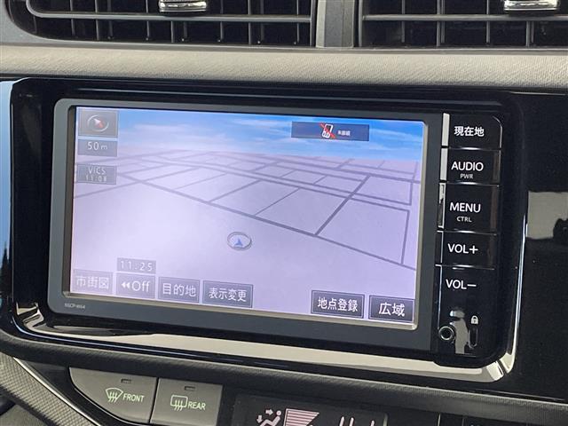 アクア Ｓ　純正ナビ　バックカメラ　ワンセグＴＶ　Ｂｌｕｅｔｏｏｔｈ接続　プッシュスタートボタン　スマートキー　ＬＥＤヘッドライト　オートライト　純正アルミホイール　ステアリングリモコン　純正フロアマット　禁煙車（3枚目）