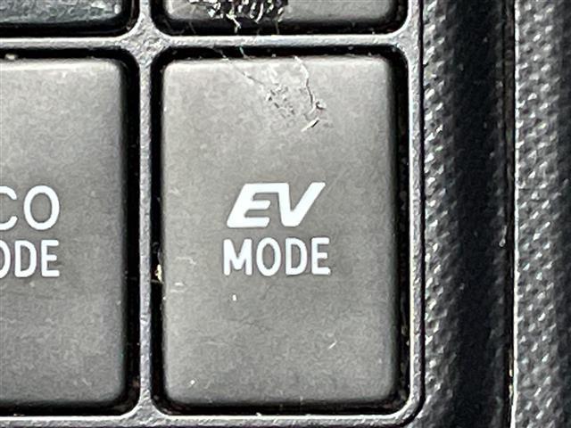 アクア Ｓ　純正ナビ　バックカメラ　ワンセグＴＶ　Ｂｌｕｅｔｏｏｔｈ接続　プッシュスタートボタン　スマートキー　ＬＥＤヘッドライト　オートライト　純正アルミホイール　ステアリングリモコン　純正フロアマット　禁煙車（10枚目）