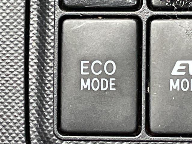 アクア Ｓ　純正ナビ　バックカメラ　ワンセグＴＶ　Ｂｌｕｅｔｏｏｔｈ接続　プッシュスタートボタン　スマートキー　ＬＥＤヘッドライト　オートライト　純正アルミホイール　ステアリングリモコン　純正フロアマット　禁煙車（11枚目）