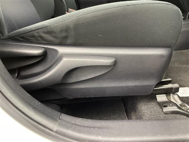 アクア Ｓ　純正ナビ　バックカメラ　ワンセグＴＶ　Ｂｌｕｅｔｏｏｔｈ接続　プッシュスタートボタン　スマートキー　ＬＥＤヘッドライト　オートライト　純正アルミホイール　ステアリングリモコン　純正フロアマット　禁煙車（25枚目）