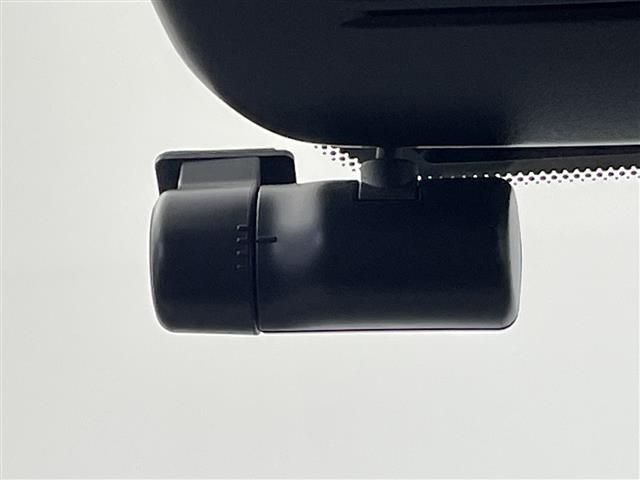 オーラ Ｇ　レザーエディション　純正９型ナビ　全方位カメラ　電子ミラー　ＢＯＳＥサウンド　プロパイロット　ドラレコ　ビルトインＥＴＣ２．０　シートヒーター　ステアリングヒーター　衝突被害軽減システム　レーンアシスト　禁煙車（10枚目）