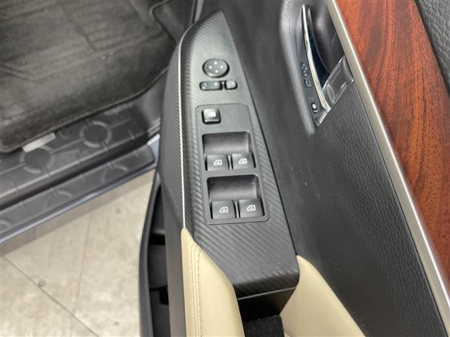 デリカＤ：５ Ｐ　純正１０．１型後席モニター　アルパインデリカＤ５専用１１型ナビ　全周囲カメラ　ＥＴＣ　ＢＳＭ　電動リアゲート　両側電動スライドドア　シートヒーター　ＬＥＤ　衝突被害軽減ブレーキ　レーンアシスト　禁煙車（30枚目）