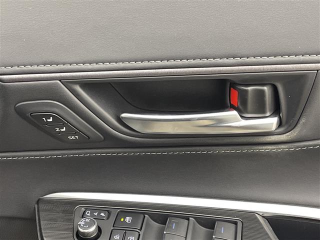 ハリアーハイブリッド Ｇ　レザーパッケージ　純正１２．３型ナビ　バックカメラ　前後ドラレコ　ＥＴＣ２．０　レザーシート　シートヒーター／シートベンチレーション　追従クルーズコントロール　電動リアゲート　トヨタセーフティセンス　ＬＥＤライト　禁煙（32枚目）