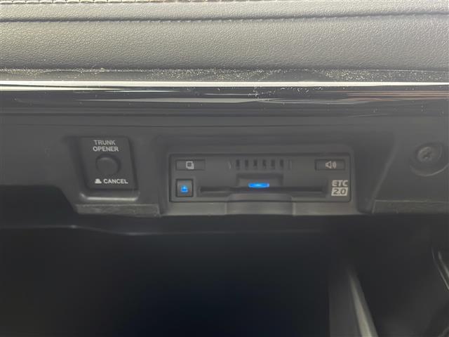 クラウンハイブリッド ＲＳアドバンス　純正メーカーナビ　フルセグＴＶ　全周囲カメラ　ＴｏｙｏｔａＳａｆｅｔｙＳｅｎｓｅ　デジタルインナーミラー　オートブレーキホールド　前席パワーシート　前席シートヒーター　社外ドライブレコーダー（13枚目）
