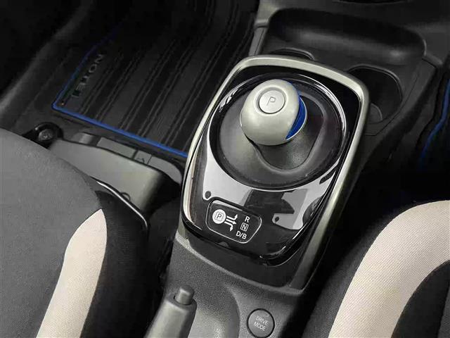 ノート ｅ－パワー　Ｘ　禁煙車　純正ＳＤナビ　アラウンドビューモニター　Ｂｌｕｅｔｏｏｔｈ　フルセグＴＶ　ＣＤ　ＤＶＤ　ＡＵＸ　ＡＭ　ＦＭ　エマージェンシー　ブレーキ　クルーズコントロール　デジタルインナーミラー（12枚目）