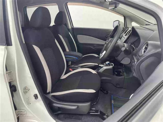 ノート ｅ－パワー　Ｘ　禁煙車　純正ＳＤナビ　アラウンドビューモニター　Ｂｌｕｅｔｏｏｔｈ　フルセグＴＶ　ＣＤ　ＤＶＤ　ＡＵＸ　ＡＭ　ＦＭ　エマージェンシー　ブレーキ　クルーズコントロール　デジタルインナーミラー（21枚目）