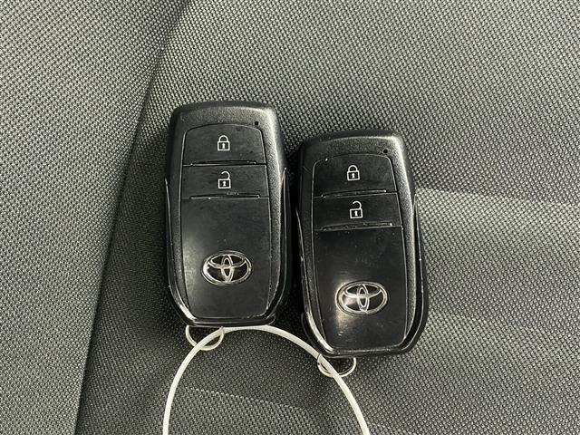 ヤリス X 純正ディスプレイオーディオ フルセグTV BT Miracast AM FM 全方位カメラ ステアリングスイッチ オートライト スペアキー ETC プッシュスタート(41枚目)