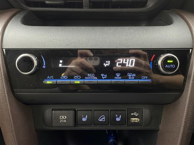 ヤリスクロス ハイブリッドZ 禁煙車 4WD アドバンスドパークド 衝突軽減 ドラレコ シートヒーター 追従式クルーズコントロール オートハイビーム オートライト 純正ディスプレイオーディオ ブラインドスポットモニター ETC(11枚目)