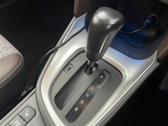 ヤリスクロス ハイブリッドZ 禁煙車 4WD アドバンスドパークド 衝突軽減 ドラレコ シートヒーター 追従式クルーズコントロール オートハイビーム オートライト 純正ディスプレイオーディオ ブラインドスポットモニター ETC(12枚目)