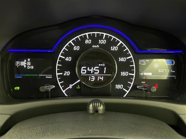ノート e-パワー X 禁煙車 純正ナビ 社外ドラレコ 衝突軽減ブレーキ LEDヘッドライト オートエアコン オートライト フォグライト インテリジェントルームミラー 電動格納ミラー サイドバイザー 社外フロアマット ETC(7枚目)