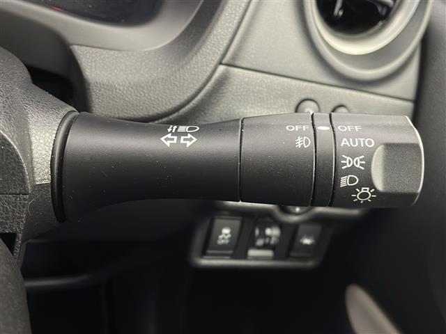 ノート e-パワー X 禁煙車 純正ナビ 社外ドラレコ 衝突軽減ブレーキ LEDヘッドライト オートエアコン オートライト フォグライト インテリジェントルームミラー 電動格納ミラー サイドバイザー 社外フロアマット ETC(8枚目)