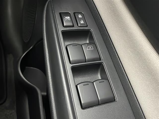 ノート e-パワー X 禁煙車 純正ナビ 社外ドラレコ 衝突軽減ブレーキ LEDヘッドライト オートエアコン オートライト フォグライト インテリジェントルームミラー 電動格納ミラー サイドバイザー 社外フロアマット ETC(15枚目)