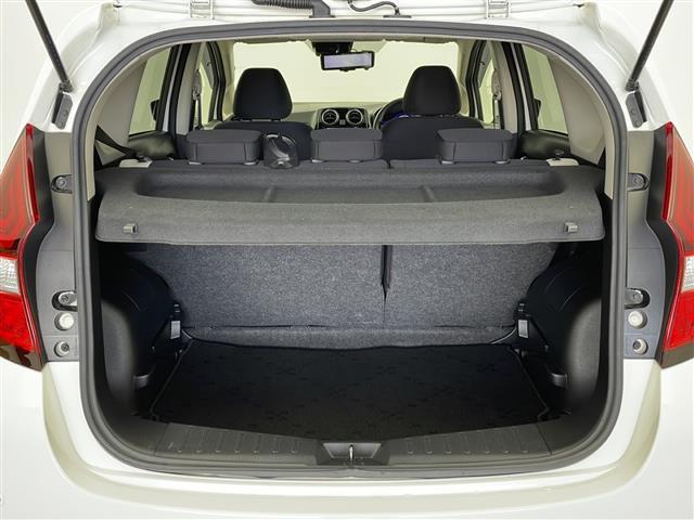 ノート e-パワー X 禁煙車 純正ナビ 社外ドラレコ 衝突軽減ブレーキ LEDヘッドライト オートエアコン オートライト フォグライト インテリジェントルームミラー 電動格納ミラー サイドバイザー 社外フロアマット ETC(20枚目)