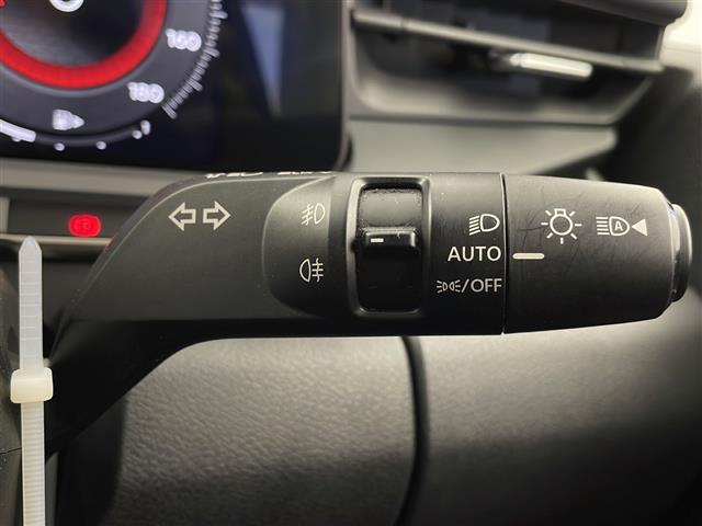 オーラ ニスモ 禁煙車 社外マフラー 社外ダウンサス インテリジェントルームミラー 全方位カメラ 純正ナビ LEDヘッドライト フォグライト バックフォグ オートライト オートハイビーム ブラインドスポットモニター(10枚目)