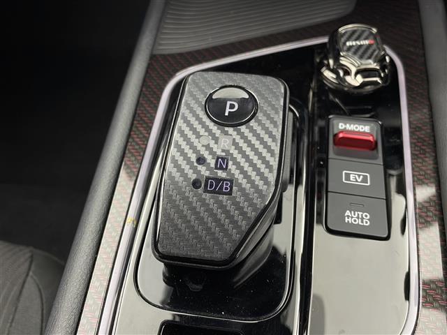 オーラ ニスモ 禁煙車 社外マフラー 社外ダウンサス インテリジェントルームミラー 全方位カメラ 純正ナビ LEDヘッドライト フォグライト バックフォグ オートライト オートハイビーム ブラインドスポットモニター(12枚目)