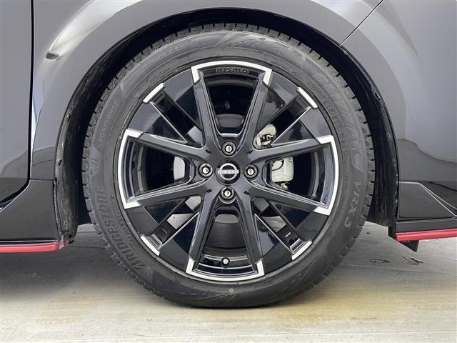 オーラ ニスモ 禁煙車 社外マフラー 社外ダウンサス インテリジェントルームミラー 全方位カメラ 純正ナビ LEDヘッドライト フォグライト バックフォグ オートライト オートハイビーム ブラインドスポットモニター(41枚目)