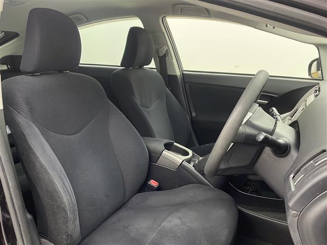 プリウス S 純正ナビ(AM/FM/フルセグTV/Bluetooth) バックカメラ ドアバイザー ETC オートライト スマートキー パワーウィンドウ 電動格納ミラー フロアマット(4枚目)