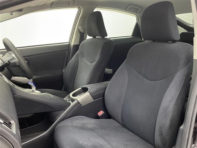 プリウス S 純正ナビ(AM/FM/フルセグTV/Bluetooth) バックカメラ ドアバイザー ETC オートライト スマートキー パワーウィンドウ 電動格納ミラー フロアマット(5枚目)