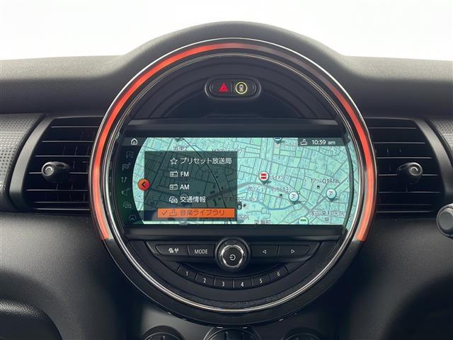 MINI クーパー 純正ナビ(AM/FM/Bluetooth) ETC スマートキー プッシュスタート アイドリングストップ ステアリングスイッチ 横滑り防止装置 純正15インチアルミ 純正フロアマット(4枚目)