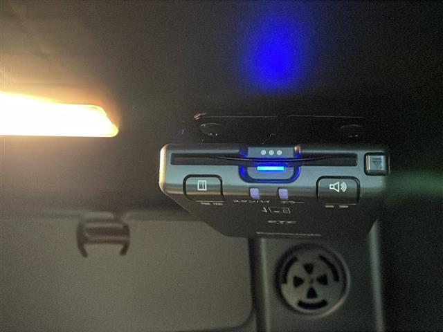 MINI クーパー 純正ナビ(AM/FM/Bluetooth) ETC スマートキー プッシュスタート アイドリングストップ ステアリングスイッチ 横滑り防止装置 純正15インチアルミ 純正フロアマット(8枚目)