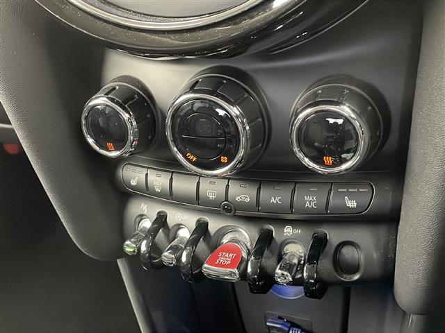 MINI クーパー 純正ナビ(AM/FM/Bluetooth) ETC スマートキー プッシュスタート アイドリングストップ ステアリングスイッチ 横滑り防止装置 純正15インチアルミ 純正フロアマット(12枚目)